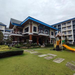 Herní místnost nebo prostor pro děti v ubytování CozyLuxe Staycation at Pine Suites Tagaytay by Crown Asia