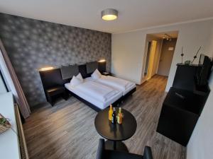 Postel nebo postele na pokoji v ubytování Nordic Avantage Hotel