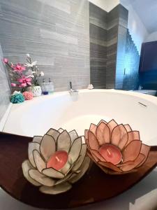 a bath tub with two flower bowls on it at Garden FuoriRotta in San Giovanni Teatino