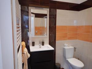 Kúpeľňa v ubytovaní All In Apartman