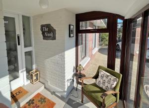 Posezení v ubytování The Nook Oranmore Holiday Home by Trident Holiday Homes