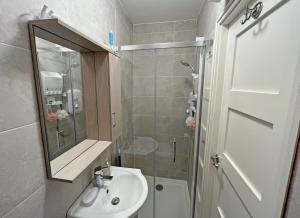Koupelna v ubytování The Nook Oranmore Holiday Home by Trident Holiday Homes + 21 fotografií