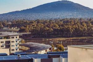 Gallery image of Entire apartment with lake view in Tuggeranong