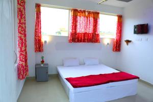 Postel nebo postele na pokoji v ubytování SPICE GREEN RESIDENCY