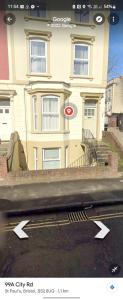 een huis met een bord ervoor bij & Cosy Apartment in the heart of Stokes Croft in Bristol
