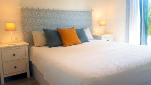 Postel nebo postele na pokoji v ubytování MSJ80 Moderno Bajo Marina Sant Jordi + 24 fotografií