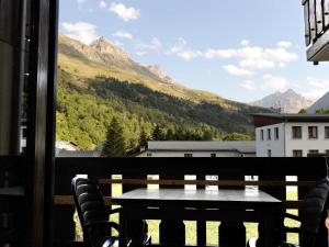 a table on a balcony with a view of a mountain at Appartement Valloire, 2 pièces, 4 personnes - FR-1-263-139 in Valloire