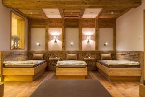 A seating area at Hotel Gletscherblick