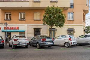 a group of cars parked in a parking lot at 2 bedrooms 2 bathrooms furnished - Retiro - stylish - MintyStay in Madrid