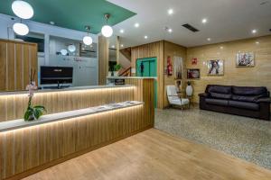 a waiting room with a couch and a table at Hotel Navarro in Ciudad Real