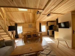 Televízia a/alebo spoločenská miestnosť v ubytovaní Magnifique T3, en plein centre du village