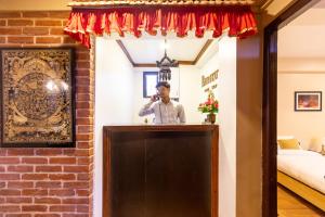 Postel nebo postele na pokoji v ubytování Bhrikuti Stay - Patan Durbar Square
