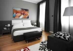 A bed or beds in a room at Palace Suite