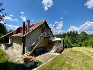 Το κτήριο όπου στεγάζεται  η παραθεριστική κατοικία