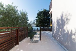Fotografie z fotogalerie ubytování Beachfront apartments Calm Sea v destinaci Preko