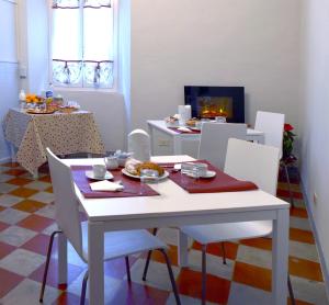 Reštaurácia alebo iné gastronomické zariadenie v ubytovaní Dimora nel borgo