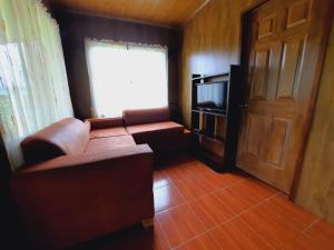 Posezení v ubytování Cabañas Montañas del Tenorio