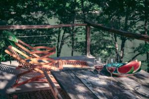 Fotografia z galérie ubytovania Lake House I // Alauzet Ecolodge + Nature spa v destinácii Castelnau-de-Mandailles