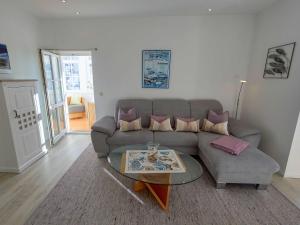 a living room with a couch and a table at Villa Li - Fewo 06 "Sonneninsel" in Ostseebad Sellin