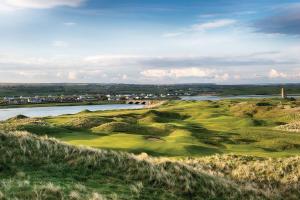 a view of the green at the golf course at Molly's Cottage Lahinch in Lahinch