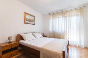 Postel nebo postele na pokoji v ubytování Beachfront apartments Calm Sea