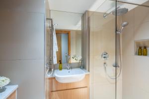 Ванная комната в The Scholar +52 фотографии