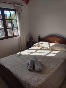 a bedroom with a bed with two towels on it at Yatale II in Chascomús