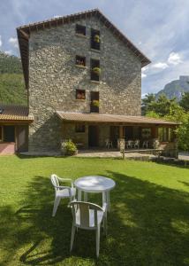 Foto da galeria de Hotel de Montaña Uson em Valle de Hecho