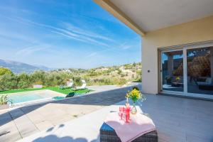 BELLET HILLS VI4193 by Riviera Holiday Homes