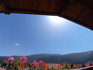 A general mountain view or a mountain view taken from Az apartmant
