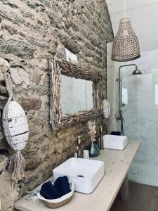 ห้องน้ำของ Maison Maillots et Bigorneaux, 15 pers, jacuzzi, 40m de la mer