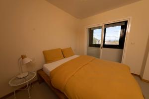 Posteľ alebo postele v izbe v ubytovaní Apartamento Bertorella Playa de Langosteira en Finisterre con vistas al mar