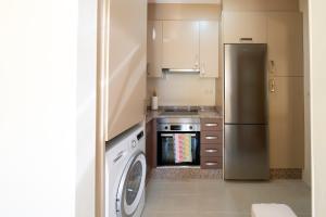 A kitchen or kitchenette at Apartamento Choco Playa de Langosteira en Finisterre con vistas al mar