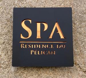 a sign for the star resistance dzu religion at Résidence du Pélican in Lannion