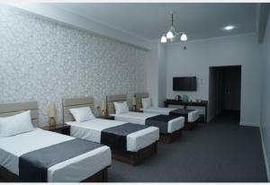 TASHRIF HOTEL客房内的一张或多张床位