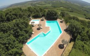 Bazén v ubytování Borgo di Monte Murlo nebo v jeho okolí