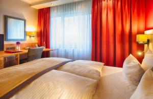 Postel nebo postele na pokoji v ubytování Leonardo Hotel Heidelberg