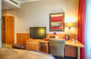 TV a/nebo společenská místnost v ubytování Leonardo Hotel Heidelberg