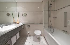 Koupelna v ubytování Leonardo Hotel Heidelberg
