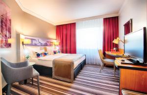 Postel nebo postele na pokoji v ubytování Leonardo Hotel Heidelberg