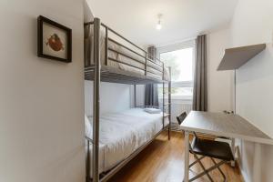 Ένα ή περισσότερα κρεβάτια σε δωμάτιο στο Langdon Park DLR beds to stay