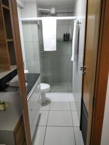 a bathroom with a shower and a toilet and a sink at Apartamento em Nova Betânia - West Flat Mossoró in Mossoró