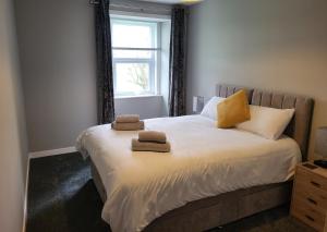 Ένα ή περισσότερα κρεβάτια σε δωμάτιο στο Kirbister Mill Farm Cottage
