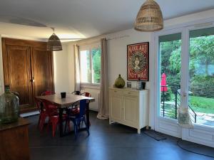 a dining room with a table and chairs and a window at Villa Caprier in Le Pradet