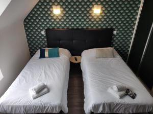 A bed or beds in a room at Contact Hôtel de Matignon