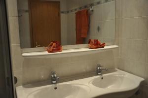 
Ein Badezimmer in der Unterkunft Hotel Löwen
