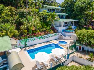 Bazén v ubytování Hotel Villas de la Selva nebo v jeho okolí