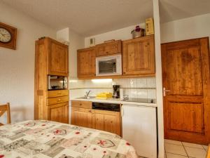 Eldhús eða eldhúskrókur á Appartement Morillon 1100, 2 pièces, 6 personnes - FR-1-642-53