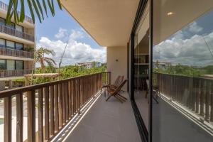 Balkón nebo terasa v ubytování Beautiful Loft Steps From The Beach in Punta Cocos - D101