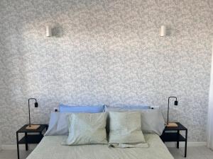 Postel nebo postele na pokoji v ubytování BRIGHT AND QUIET WINDSOR PARK APARTMENT